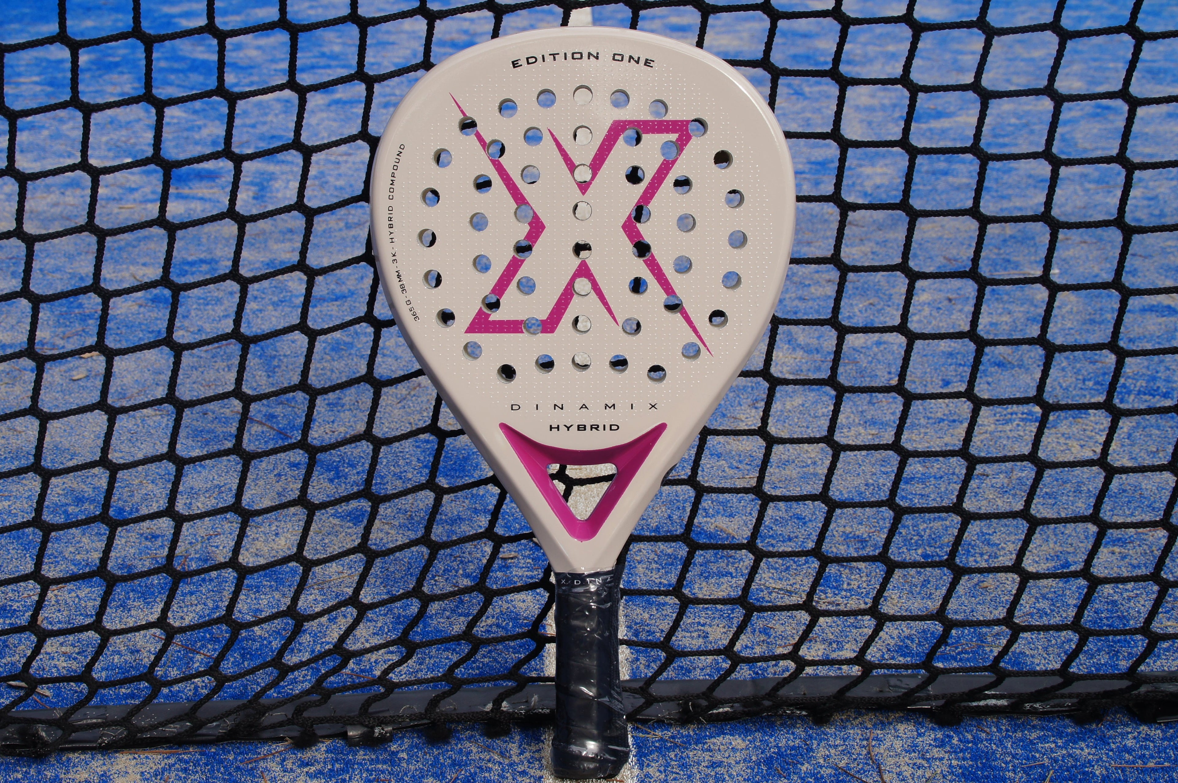 Dinamix hybrid, diamond shape, woman.